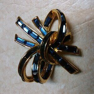 Nolan Miller blue baguette bow brooch / pin very good and signed